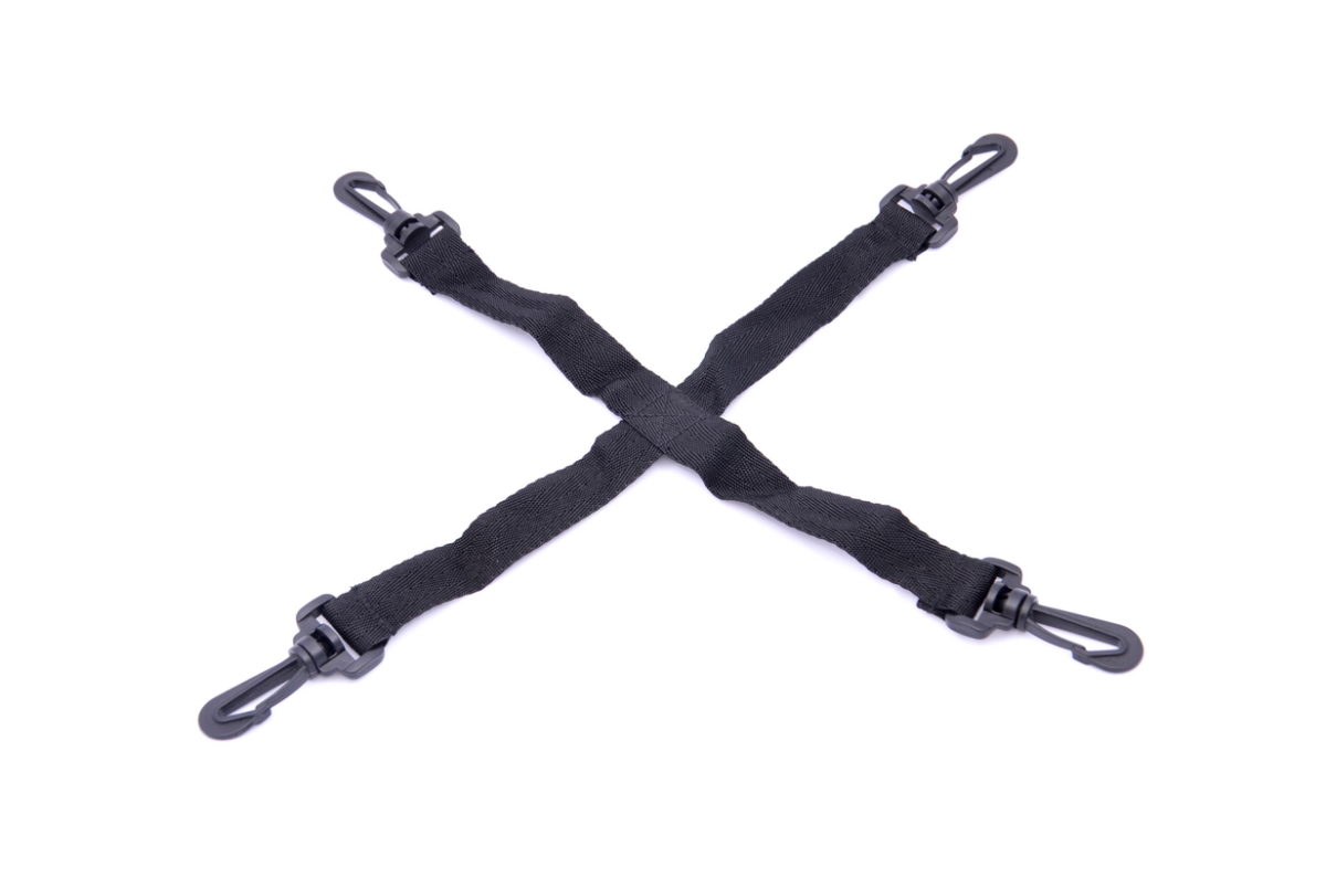 Fekete X alakú összekötő, 4 karabínerrel