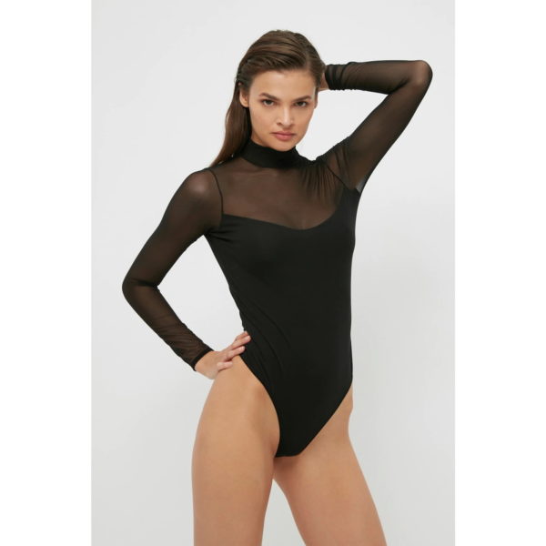 magasnyakú body